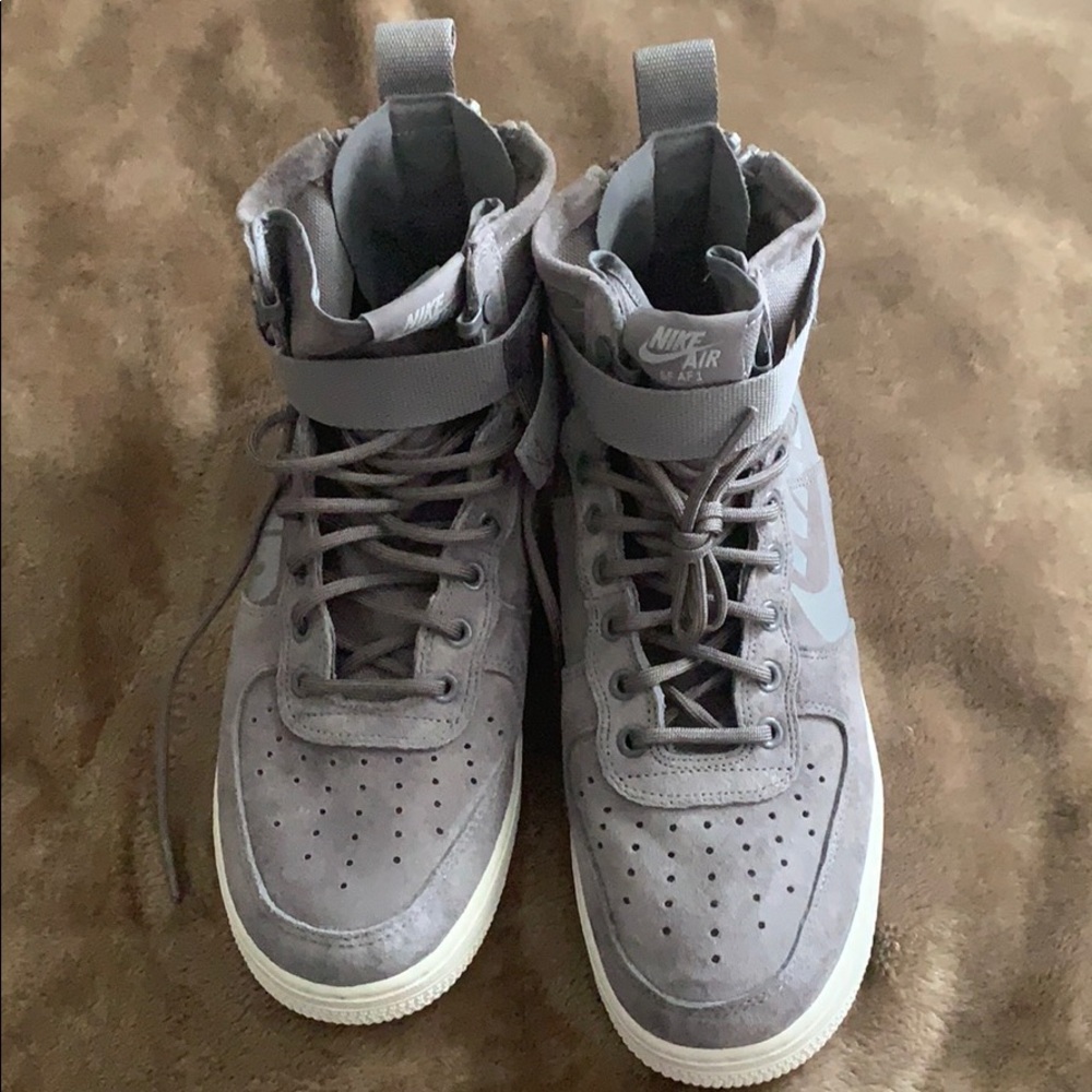 COPY - Nike SF Air Force 1 Mid Size 8.5 (Gunsmoke)